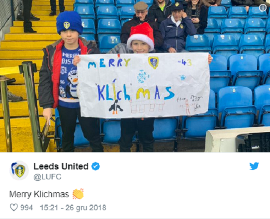 Świąteczny transparent kibica Leeds z motywem Mateusza Klicha <3